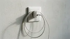 Denna ”bekväma” tekniska vana slösar bort energi och pengar även när allt verkar vara avstängt